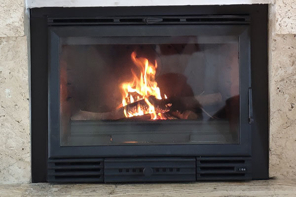 fireplace after the installation of a energy save cassette invicta insert grande vision detail